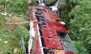 Bus Terjun ke Sungai di Kawasan Wisata Guci Tegal, 1 Orang Tewas