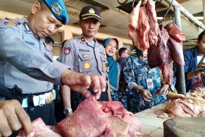 Tim Gabungan Dapati Daging Gelonggongan di Pasar Kartasura