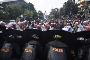 Jakarta Rusuh, Yogyakarta dan Semarang Kondusif