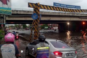 Hendi Sesumbar Tanggul Laut Semarang Mengatasi Rob