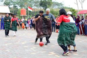 Lomba 17-an, Ganjar Tanding Futsal Lawan Mak-Mak