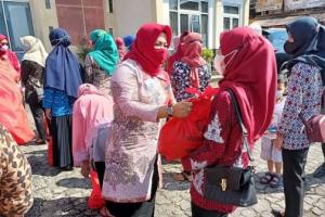Seribu Anggota PKK Kabupaten Semarang Terima Sembako