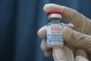 DPR RI Kecam Penyuntikan Vaksin Dosis Ketiga Bagi Pejabat