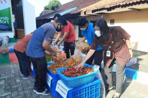 ASN Pemprov Jateng Borong 1,1 Ton Cabai Petani Lokal