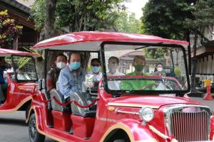 Dukung Pariwisata Rendah Karbon, Kota Surakarta Datangkan 8 Mobil Listrik Wisata