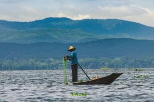 Solar Langka, Nelayan Rembang Tak Melaut Berhari-hari