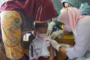 Puluhan Ribu Siswa SD di Sragen Terima Imunisasi Campak dan Tetanus