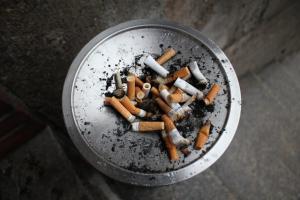 Pemerintah Naikkan Tarif Cukai Rokok 12% Mulai Tahun Depan