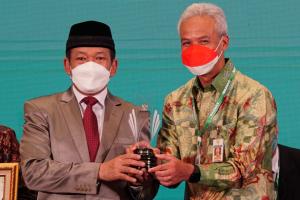 Ganjar Raih Penghargaan Gubernur Pendukung Gerakan Zakat Indonesia