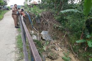 Respons Cepat Laporan Warga, DPUPR Blora Survei Longsoran di Jalan Semawur-Srigading