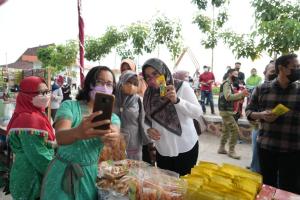 Gelar Kampung Ramadan Taman Nyi Ageng Rakit, Bupati Klaten Harap Pedagang Untung