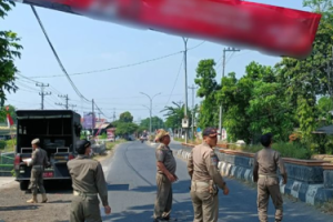 Satpol PP Pemalang Tertibkan Spanduk Liar di Kecamatan Pemalang hingga Randudongkal