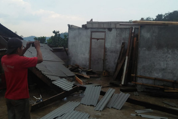 Belasan Rumah Rusak di Temanggung Diterpa Angin