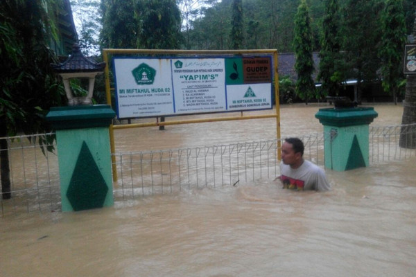 Strategi Pemprov Jateng Antisipasi Banjir dan Longsor