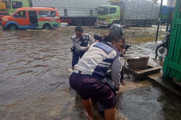 Polisi Berlakukan Rekayasa Lalu Lintas di Kaligawe