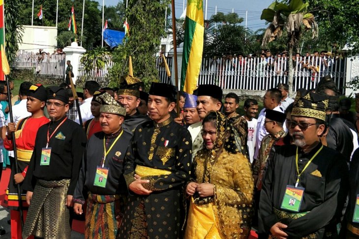 LAM Berikan Gelar Datuk Seri Setia Negara untuk Jokowi