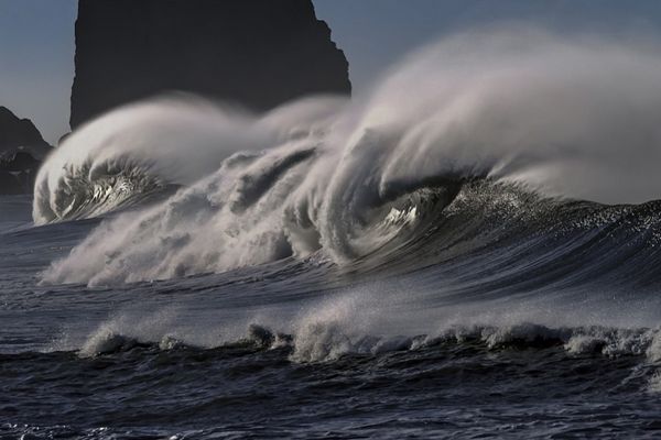 Gelombang Laut Pesisir Selatan Yogya Diprediksi 4 Meter