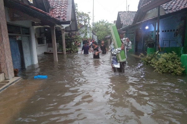 Pantura Pekalongan Banjir, Pengendara Diimbau Lewa Tol