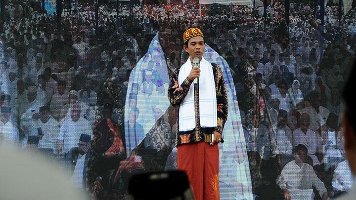 Gus Yasin: Mbah Maimoen dan Abdul Somad Tak Bicara Politik
