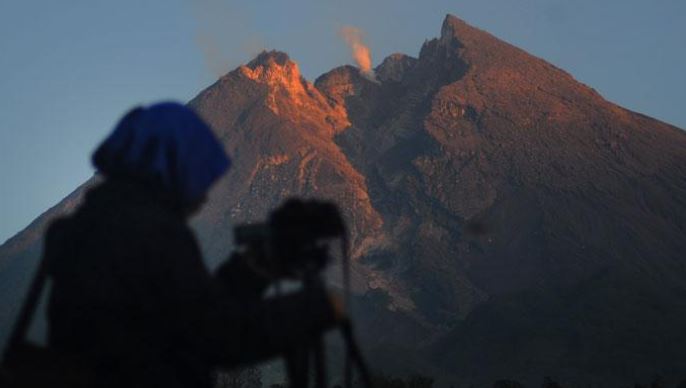 Sabtu Pagi, Gunung Merapi 6 Kali Gempa Guguran