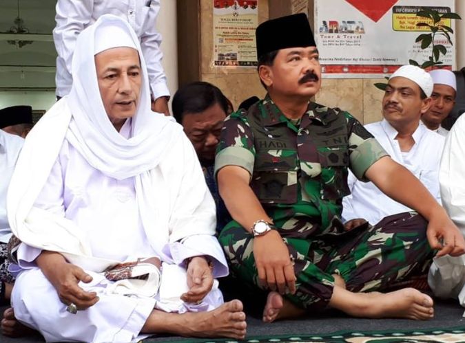 Panglima TNI Ngaji Kliwonan Bareng Habib Luthfi