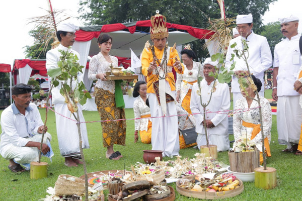 Umat Hindu Ikuti Tawur Agung Kesanga di Prambanan
