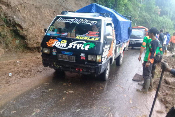 Jalan Wanayasa-Batur Bisa Dilalui Kembali