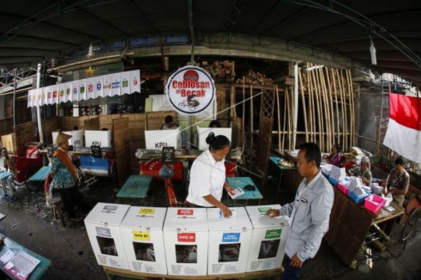 Caleg Kota Semarang Geruduk Kantor Lurah