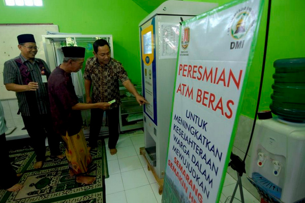 Pemkot Semarang Luncurkan ATM Beras
