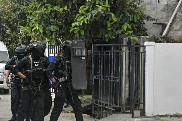 ​Densus Tangkap 8 Terduga Teroris di Jateng
