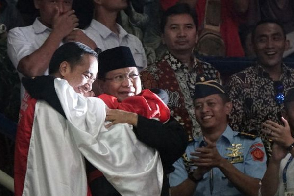 Ganjar Rindu Jokowi dan Prabowo Berangkulan