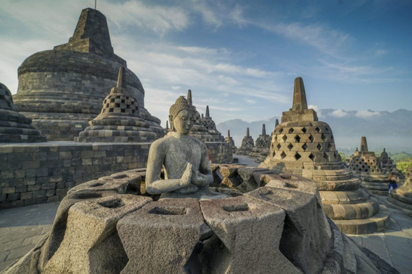 Tol Trans Jawa Gerus Pengunjung Candi Borobudur