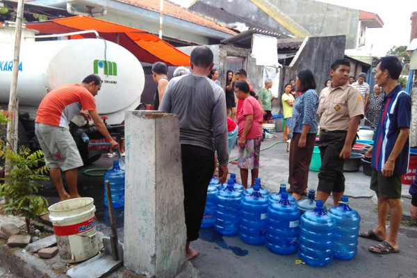 Pemprov Jateng Salurkan Air Bersih ke 10 Daerah