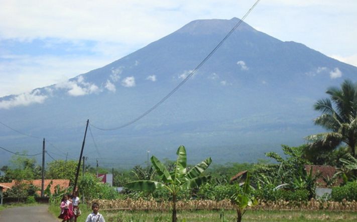 PVMBG: Gunung Slamet Belum Mengeluarkan Magma