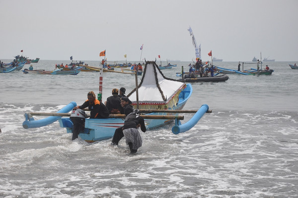 Pemkab Cilacap-Nelayan Gelar Sedekah Laut