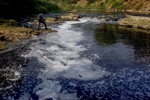 Bupati Pekalongan Sanksi Pabrik Jin Pencemar Sungai