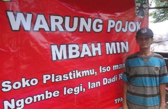 Warung Pojok Pak Min di Semarang Terima Pembayaran Dengan Sampah Plastik