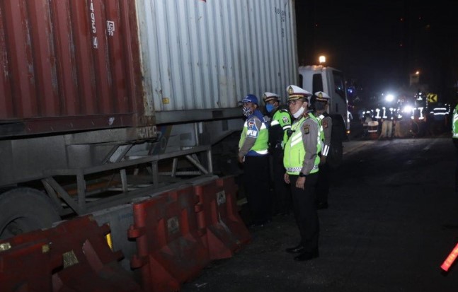 Polisi Paksa Ribuan Kendaraan di Tol Jakarta-Cikampek Putar Balik 