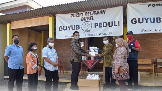 Relawan Covid-19 Dusun Warak Kidul Sleman Terima Bantuan APD
