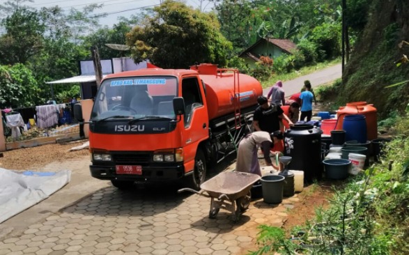 BPBD Temanggung Droping Air Bersih di Lima Dusun