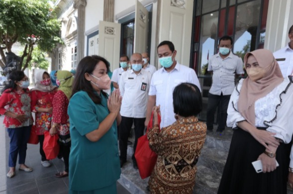 800 Lansia di Kota Semarang Terima Sembako
