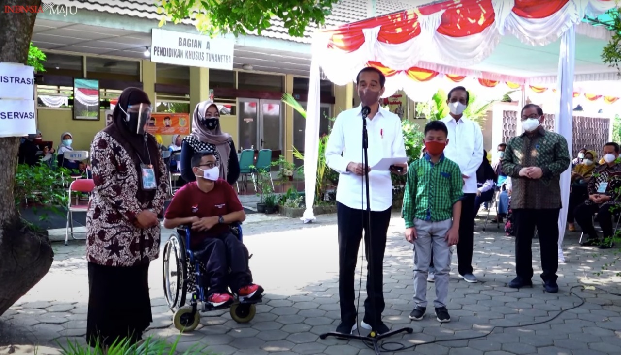 Presiden Jokowi Tinjau Vaksinasi di SLB Negeri 1 Bantul