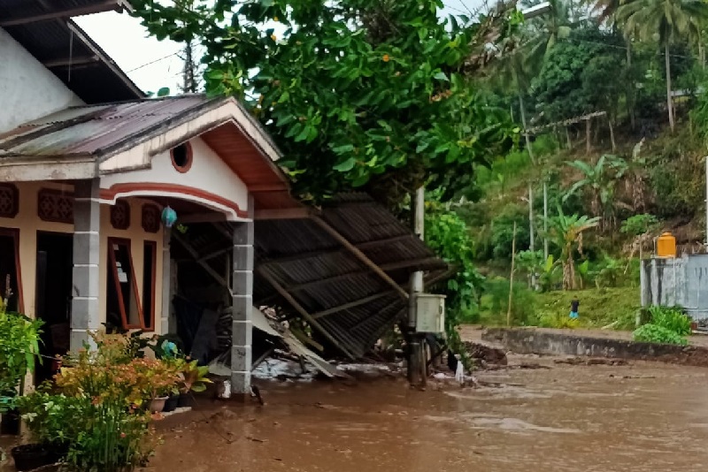 Minahasa Tenggara Dilanda Banjir Bandang