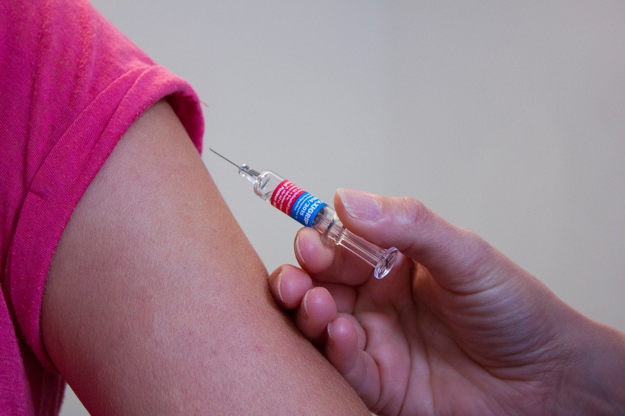 Pemerintah Percepat Vaksinasi Lansia dan Anak Jelang Akhir Tahun