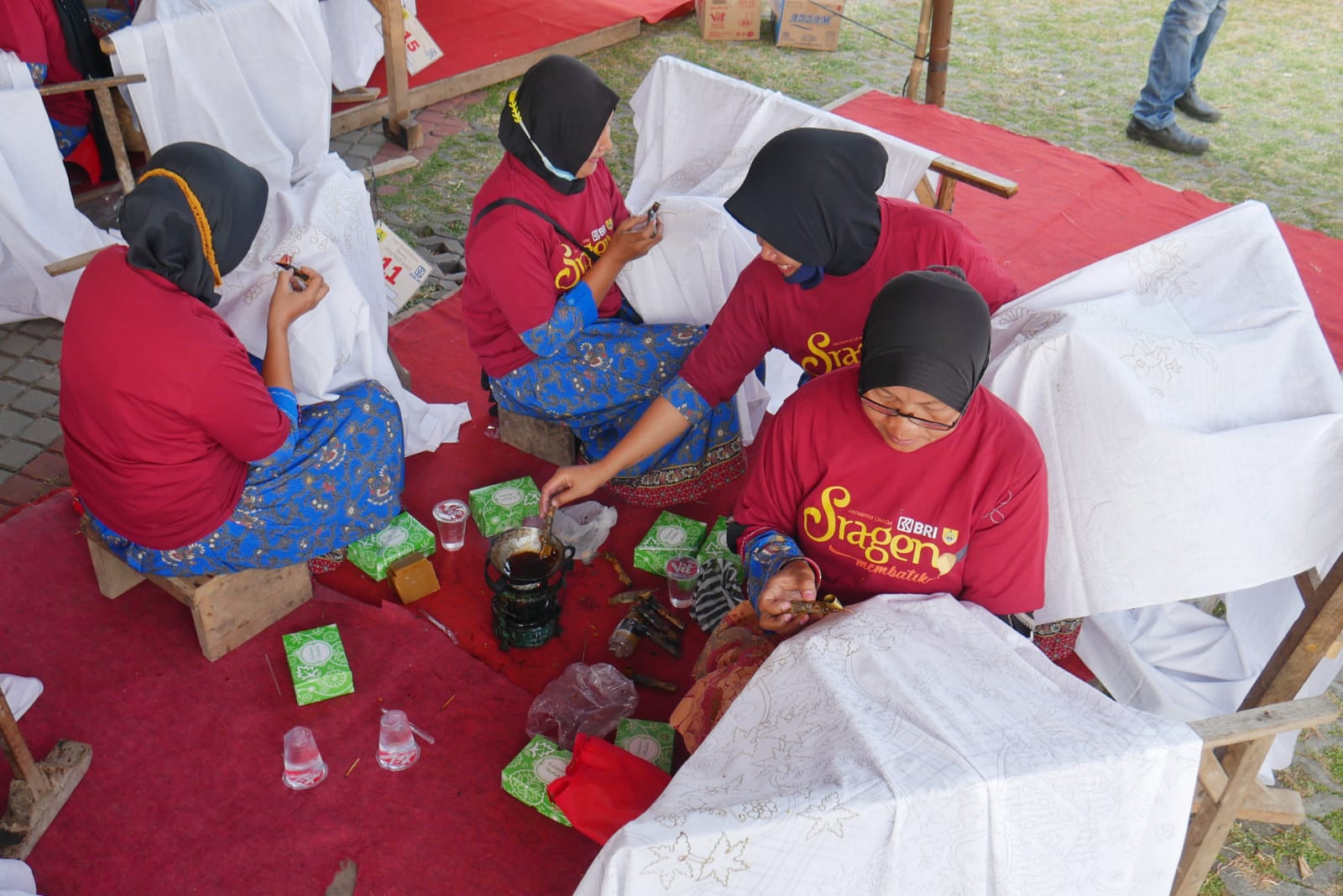 Peringati Hari Batik Nasional, Sragen Gelar Membatik Bersama IKM di Alun-alun