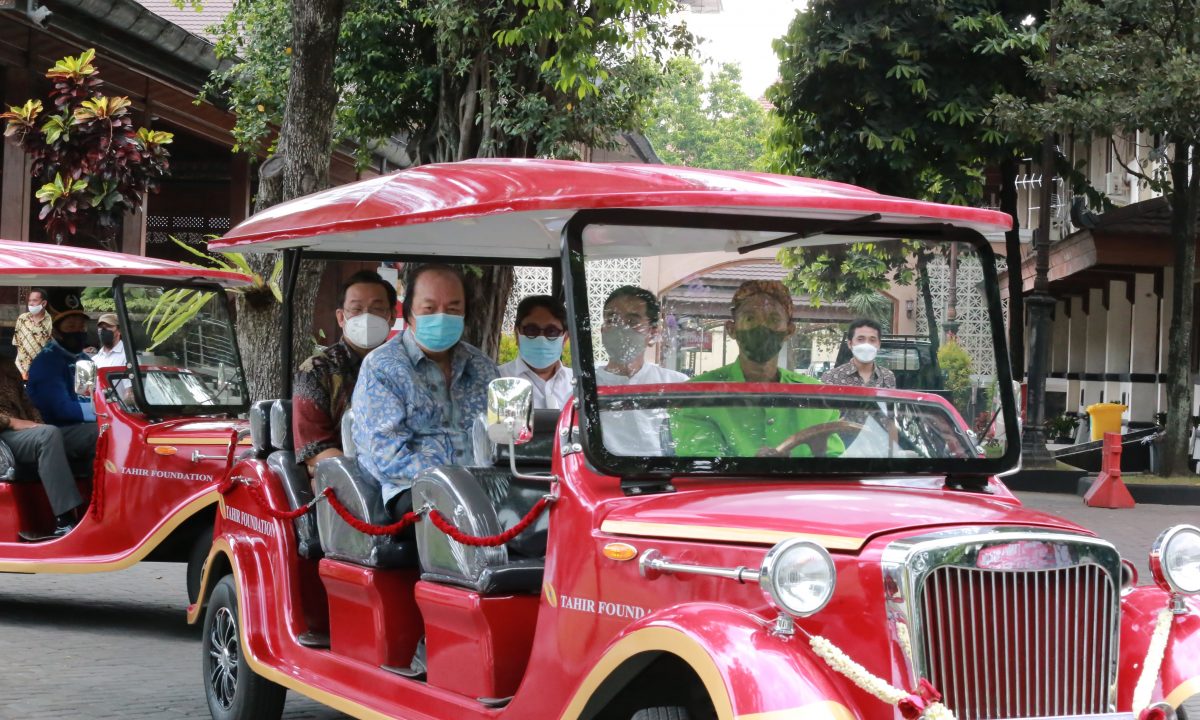 Dukung Pariwisata Rendah Karbon, Kota Surakarta Datangkan 8 Mobil Listrik Wisata