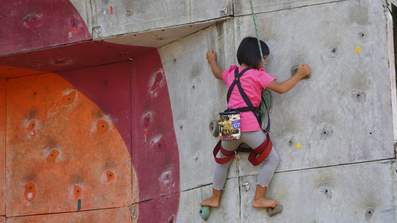 Siapkan Climber Muda Jepara, Bupati Gelar Kejuaraan Panjat Tebing di Batealit