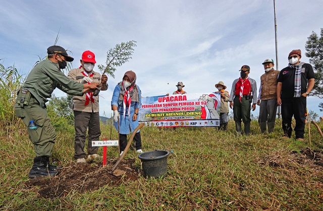 Cegah Longsor, Ratusan Pohon Ditanam di Lereng Bukit Sipandu Banjarnegara