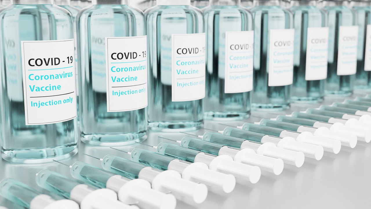 Vaksin Booster Covid-19 Diprioritaskan untuk Lansia dan Penderita Imunitas