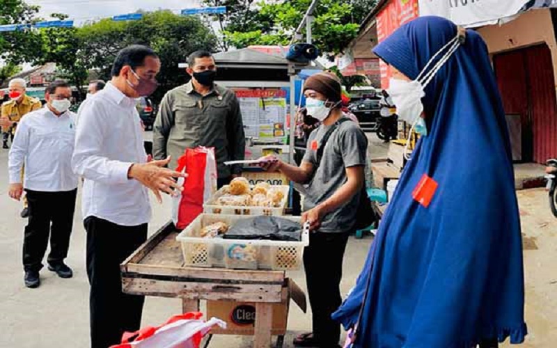 Kunjungi Pasar Gemolong Sragen, Presiden Beri Bantuan Pedagang Kaki Lima